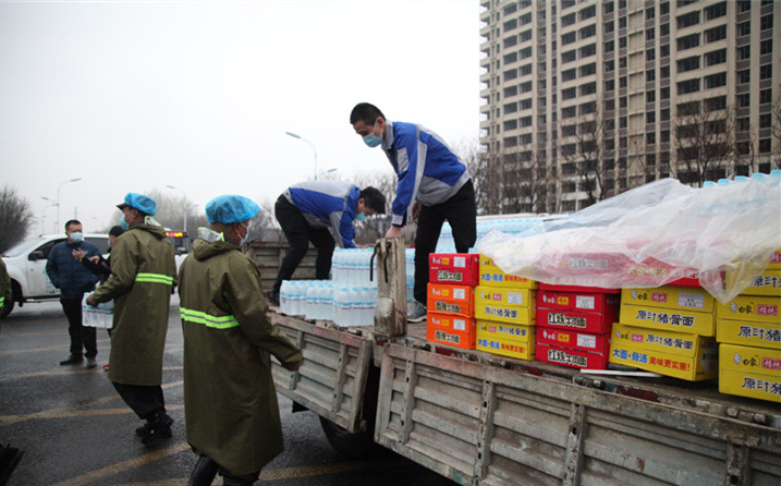2月25日，山東金格瑞機械有限公司派代表來到齊魯師范學院捐贈防疫物資，保障校園防疫物品備足備齊，助力學校的疫情防控工作。